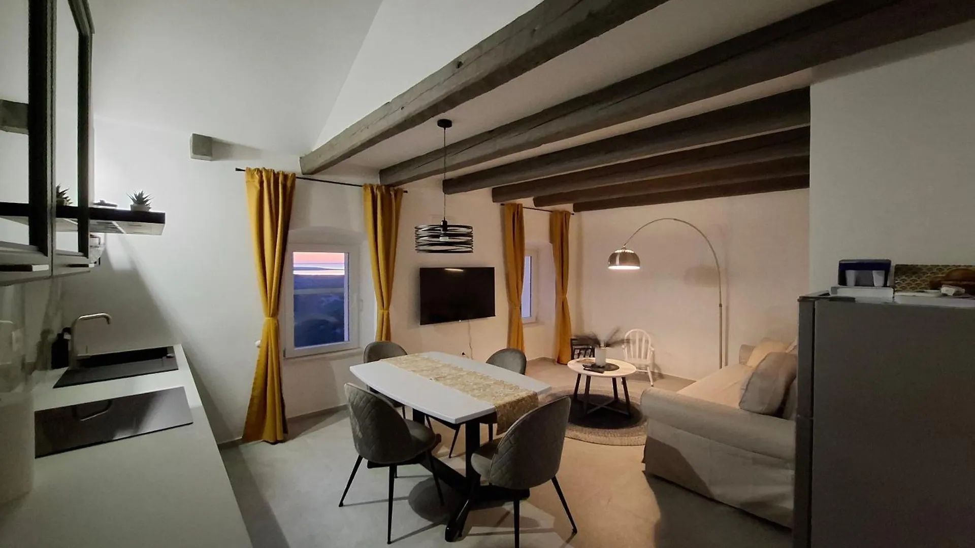 Tina'S Sunset Haven Daire Ustrine Hırvatistan